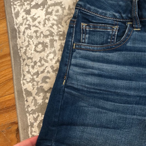 American Eagle Lightwash Jean Shorts - Picture 5 of 6